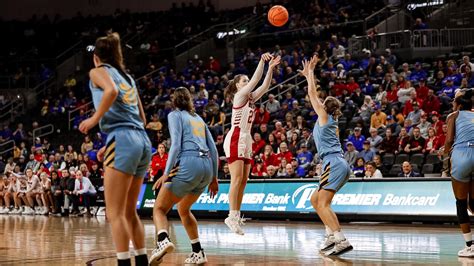 Lamb drops career high 33 in semifinal win over Kansas City.